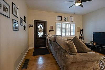 3rd image of 5233 Holmes St