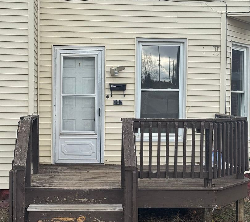 1st image of 902 W 20th St #1