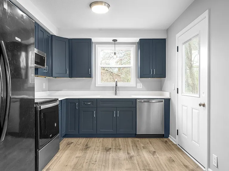 2214 Glory Dr — Photo 10