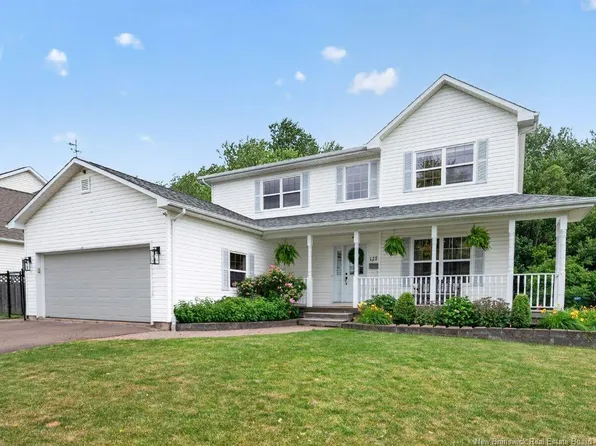 127 Fairview Knoll Dr, Moncton, NB E1A 6L2