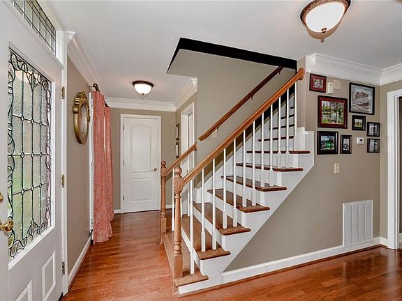 4th image of 2174 Whitehall Dr NE