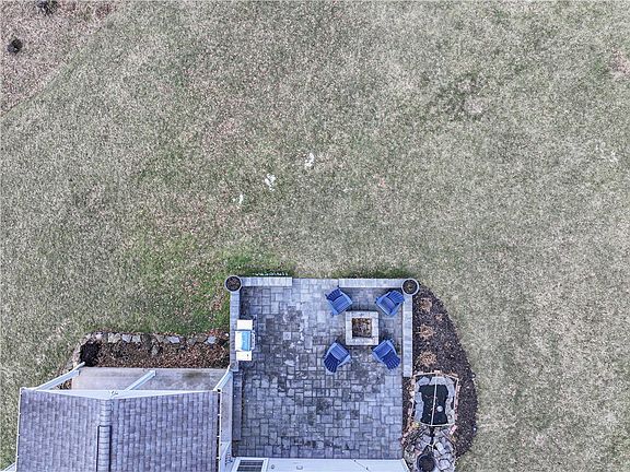 4th image of 110 Jade Dr