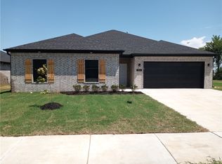 306 Tricha Cir, Gravette, AR 72736