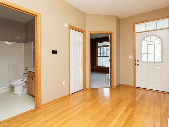 3rd image of 829 NE Rosewood Ln