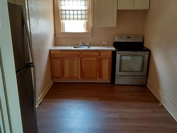 2nd image of 302 SW Park Ave APT B