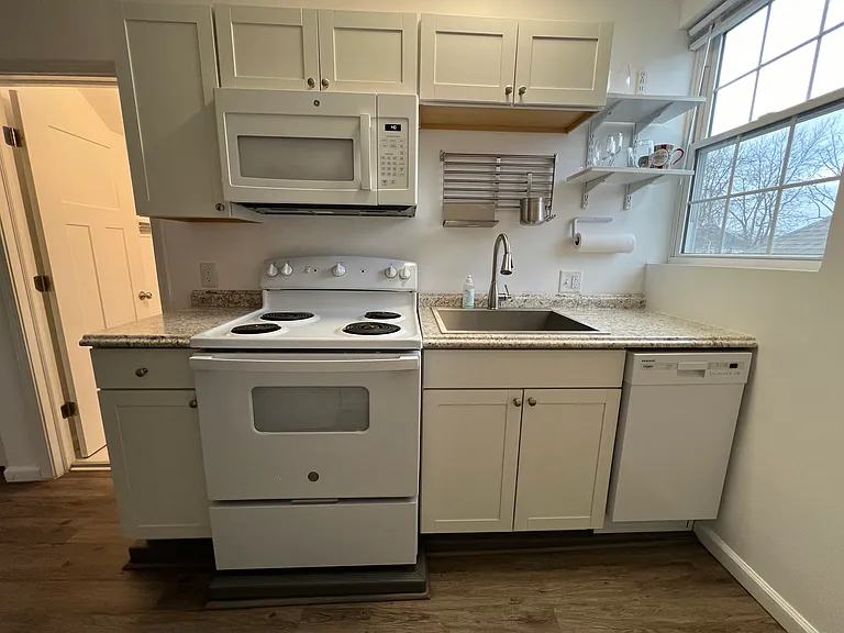 2132 Bellefontaine St #B — Photo 3