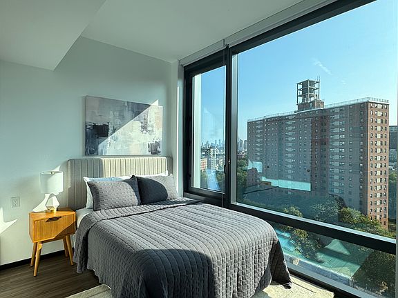 4th image of 410 W 126th St #1601
