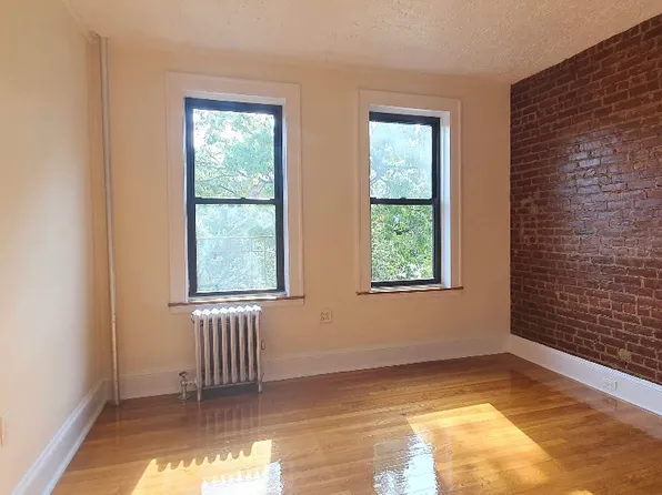 21-14 Crescent Street image 1 of 12