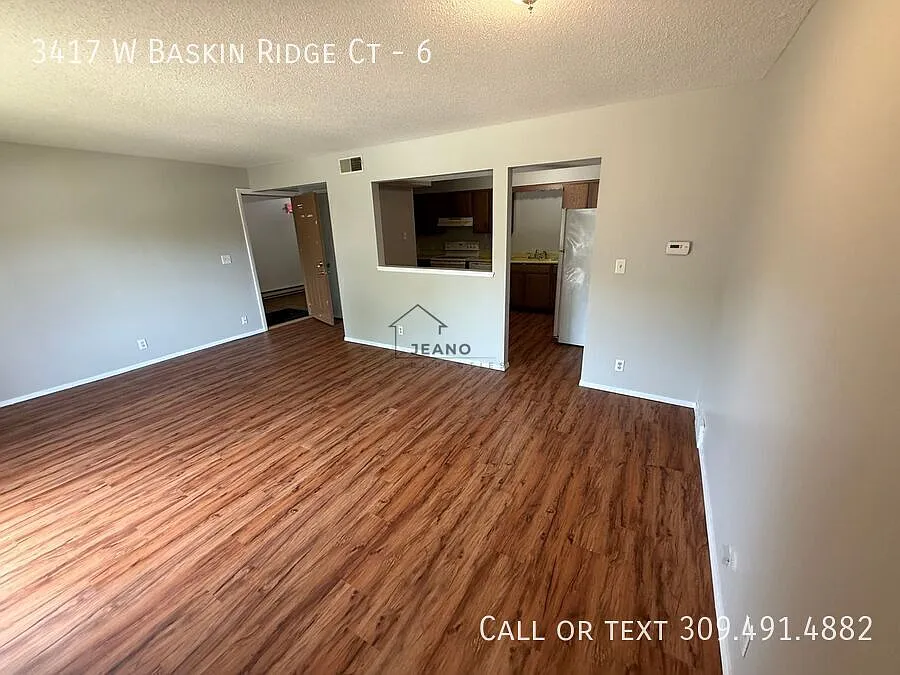 Modern 2BR Living with Private Balcony — Photo 2