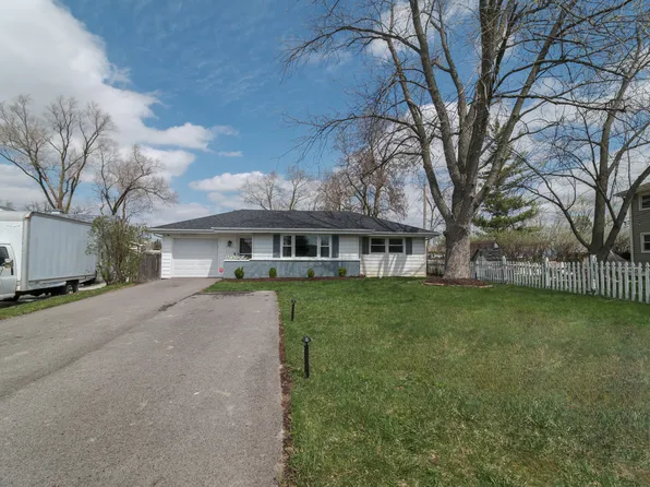 2414 Deerpath Dr, Lindenhurst, IL 60046