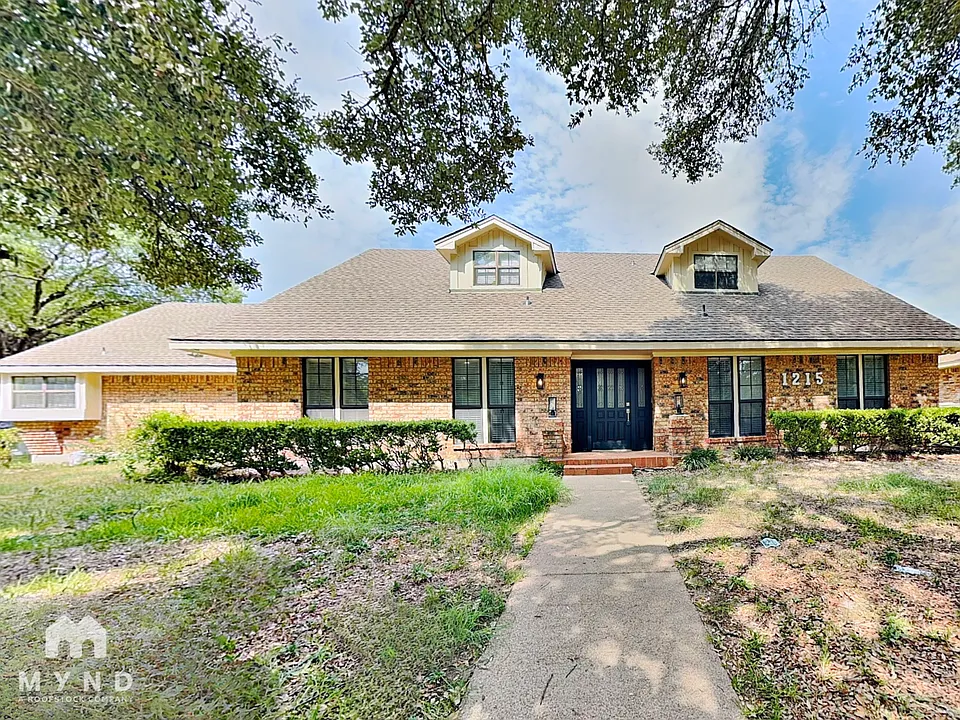 1215 Spring Lake Dr