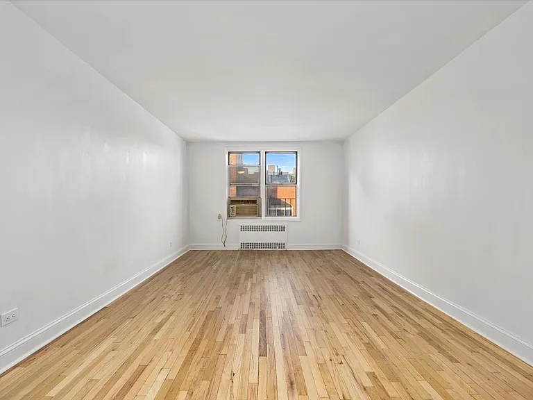 6730 Clyde St #3B — Photo 9