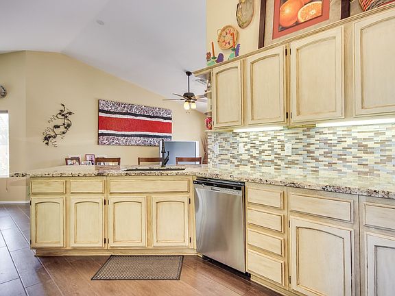 3rd image of 15843 W Amelia Dr