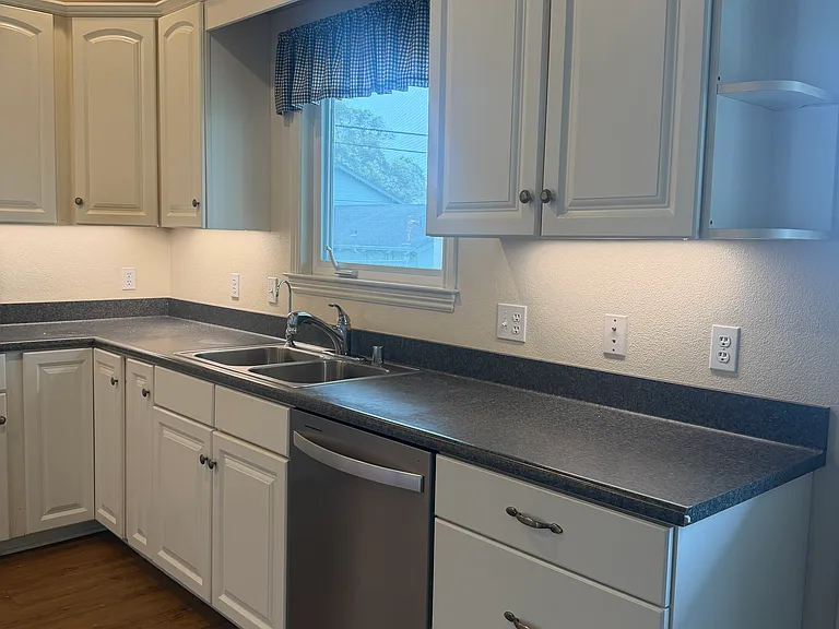 213 Valencia Ave — Photo 5