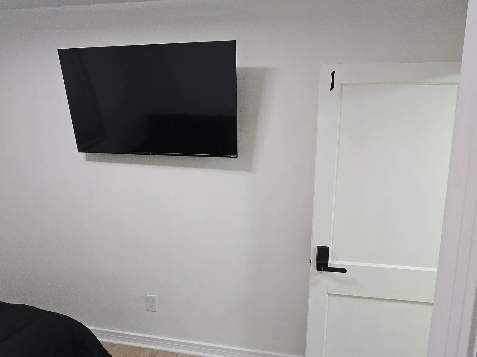 3 bed, 1.0 bath, 876 sqft, $728 — Photo 4