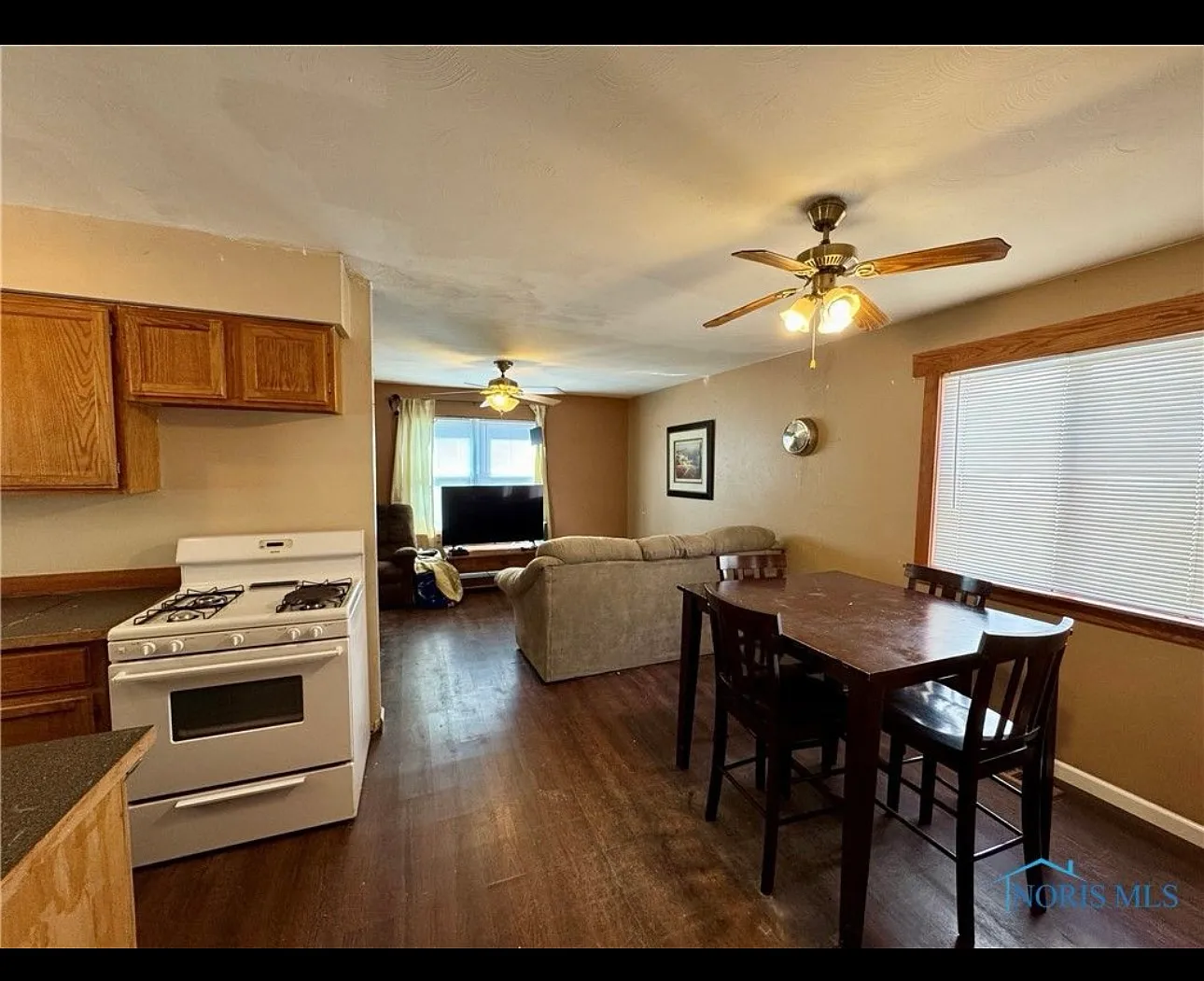 3 bed, 1057 sqft, $1,190 — Photo 2