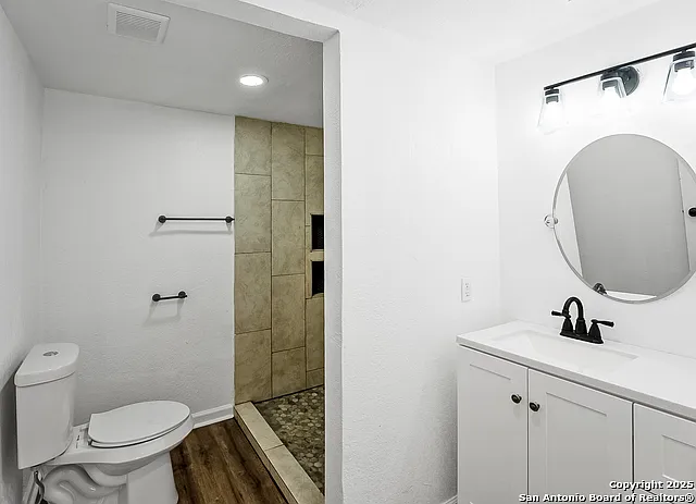 122 Stolnet St — Photo 8