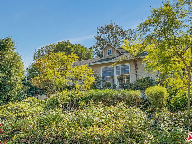 3331 Bennett Dr — Photo 1