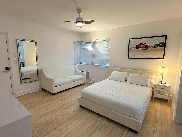 545 Michigan Ave #8 — Photo 1