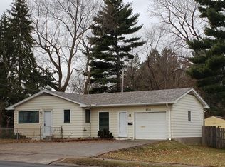 2718 N Division St, Davenport, IA 52804