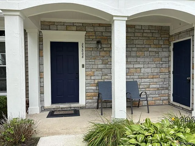 2 bed, 2.0 bath, 1077 sqft, $1,700 — Photo 3