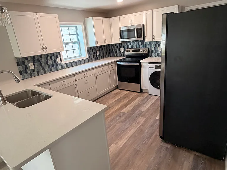 3305 Burroughs St — Photo 6