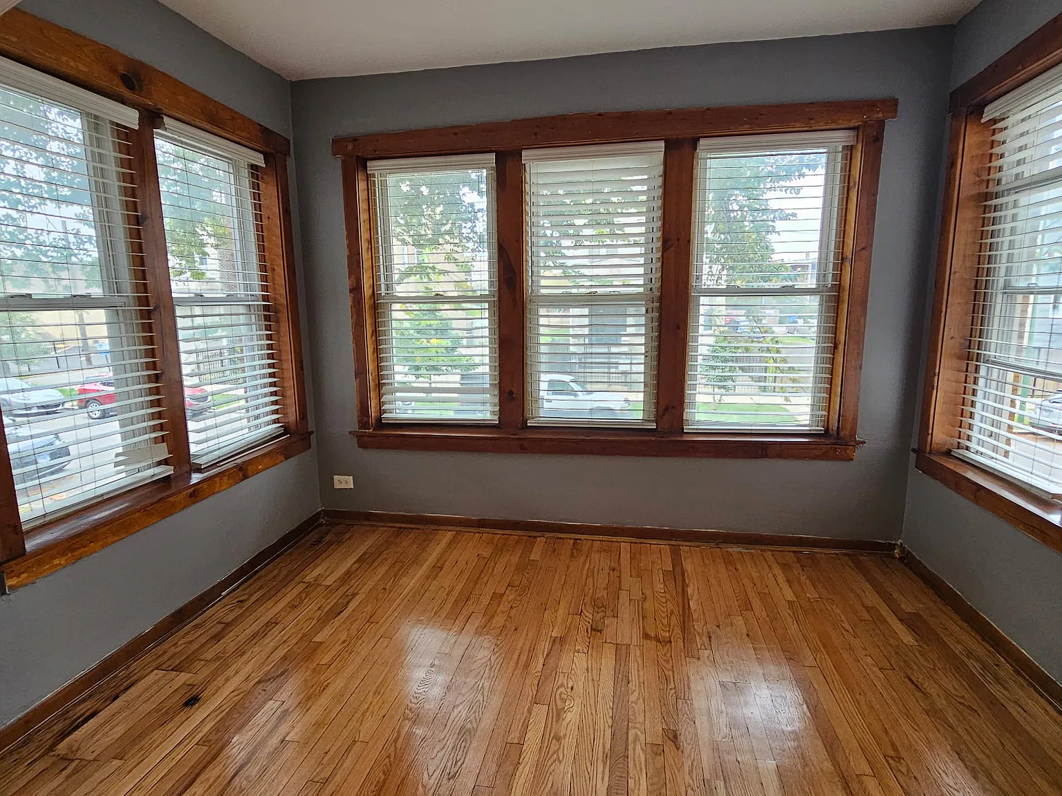 3 bed, 1.5 bath, $2,000 — Photo 2