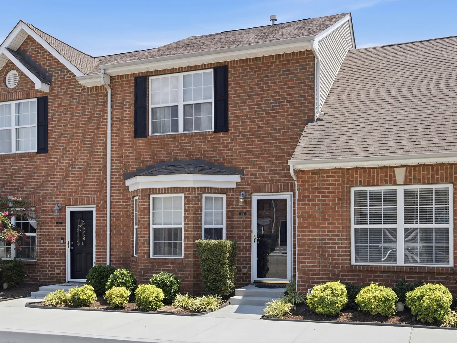 2 bed, 1.5 bath, 1102 sqft, $2,200 — Photo 3