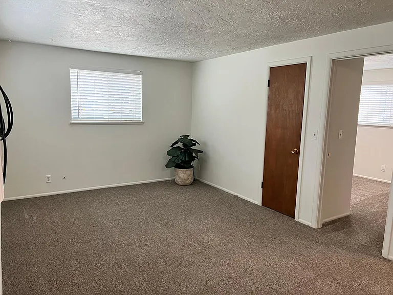 2906 W Jordan St — Photo 6