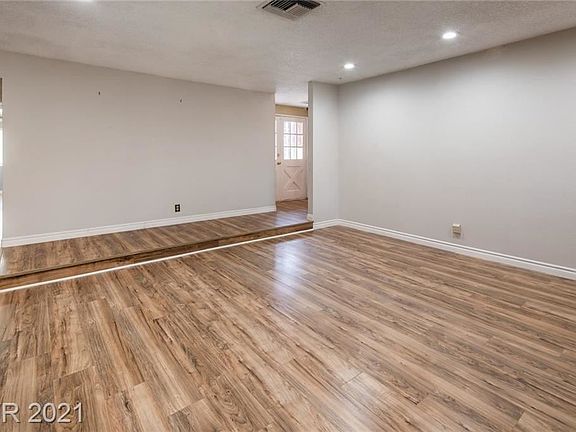 3rd image of 4417 McLeod Dr