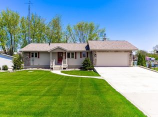 175 Lane 750 Snow Lk, Fremont, IN 46737