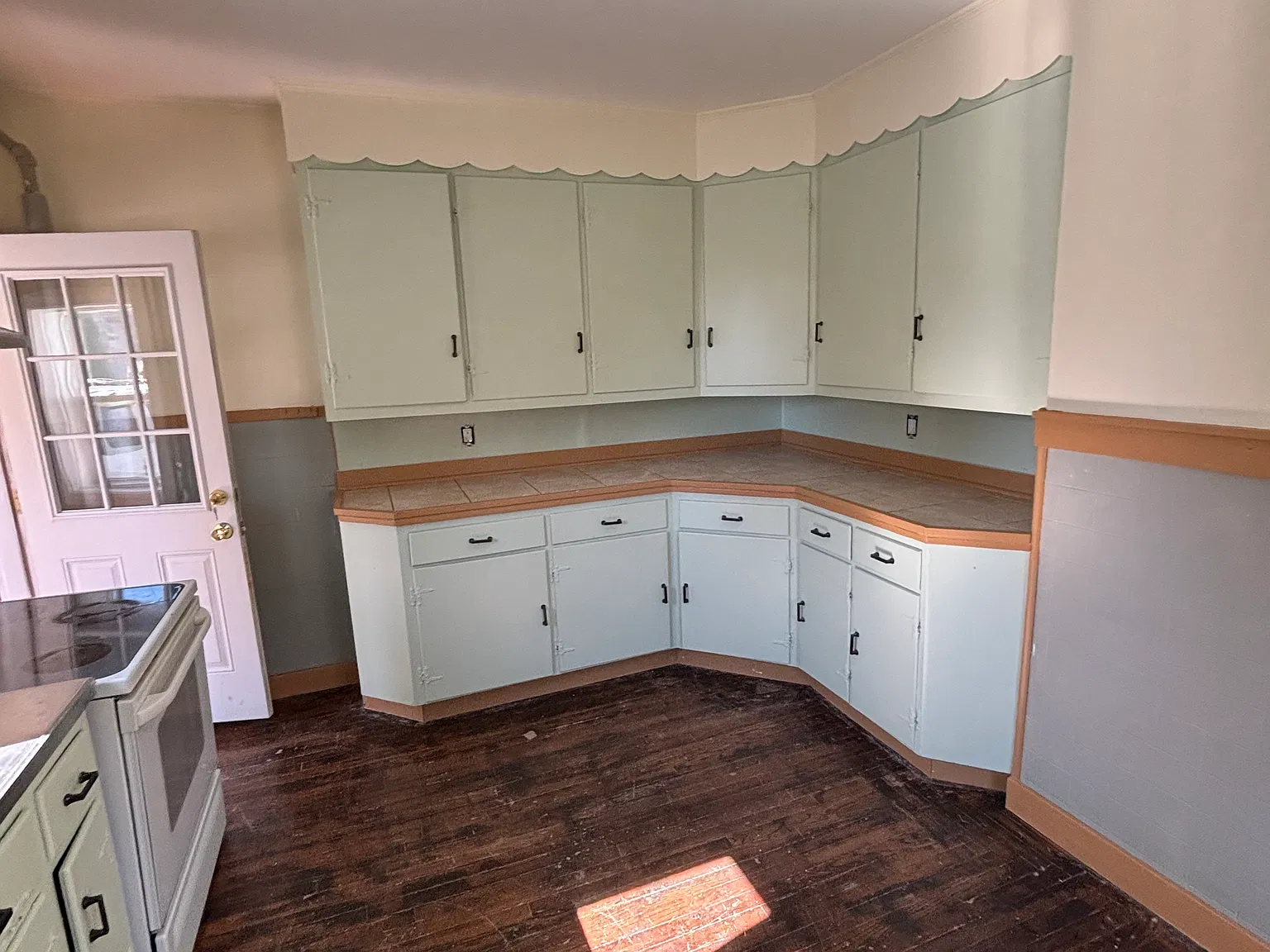 3 bed, 1400 sqft, $2,100 — Photo 4