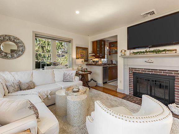 5th image of 328 Boxberry Hill Road UNIT 328