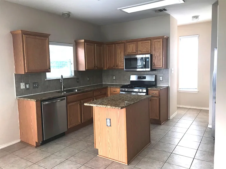 11321 Fletcher Hall Ln — Photo 7