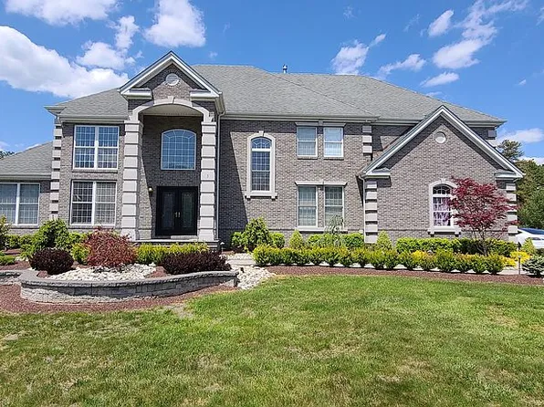 3 Woods Edge Dr, Jackson, NJ 08527