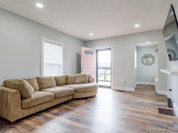2nd image of 1005 W Bristol Street