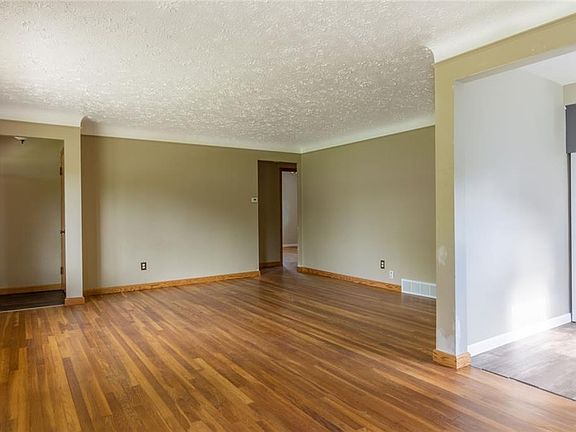 4th image of 10500 Richard Dr
