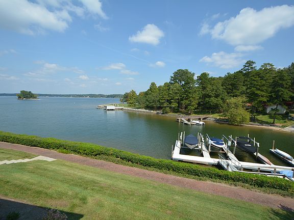 4th image of 901 Lake Club Dr