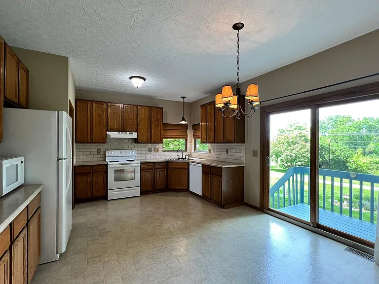 758 N Starr Dr — Photo 14