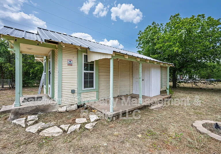 304 Bryan St #B — Photo 14