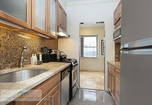 3rd image of 80 Park Ave Ph G