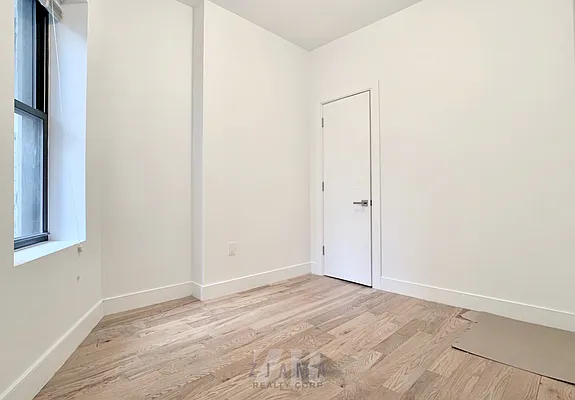 Rented by Zjama Realty Corp | media 20