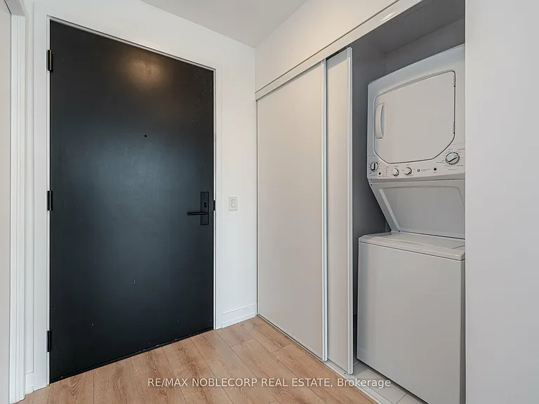 500 Dupont St #409 — Photo 18