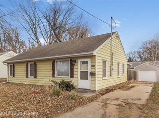 1017 69th St, Windsor Heights, IA 50324