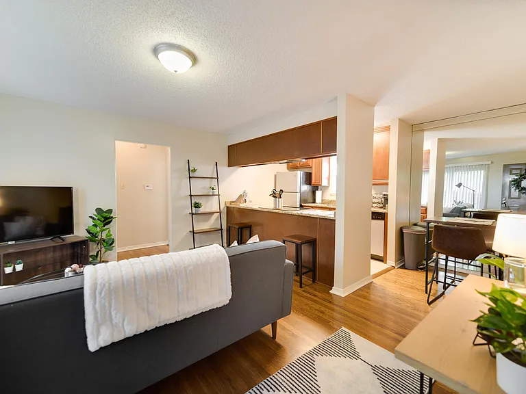 1 Coolwood Dr #1 — Photo 2