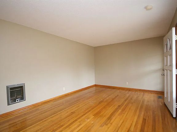 3rd image of 508 Winchester Rd NE #508