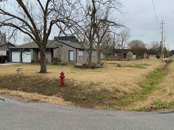 4th image of 257 San Saba St