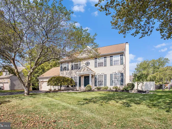 3901 Daystar Dr, Doylestown, PA 18902