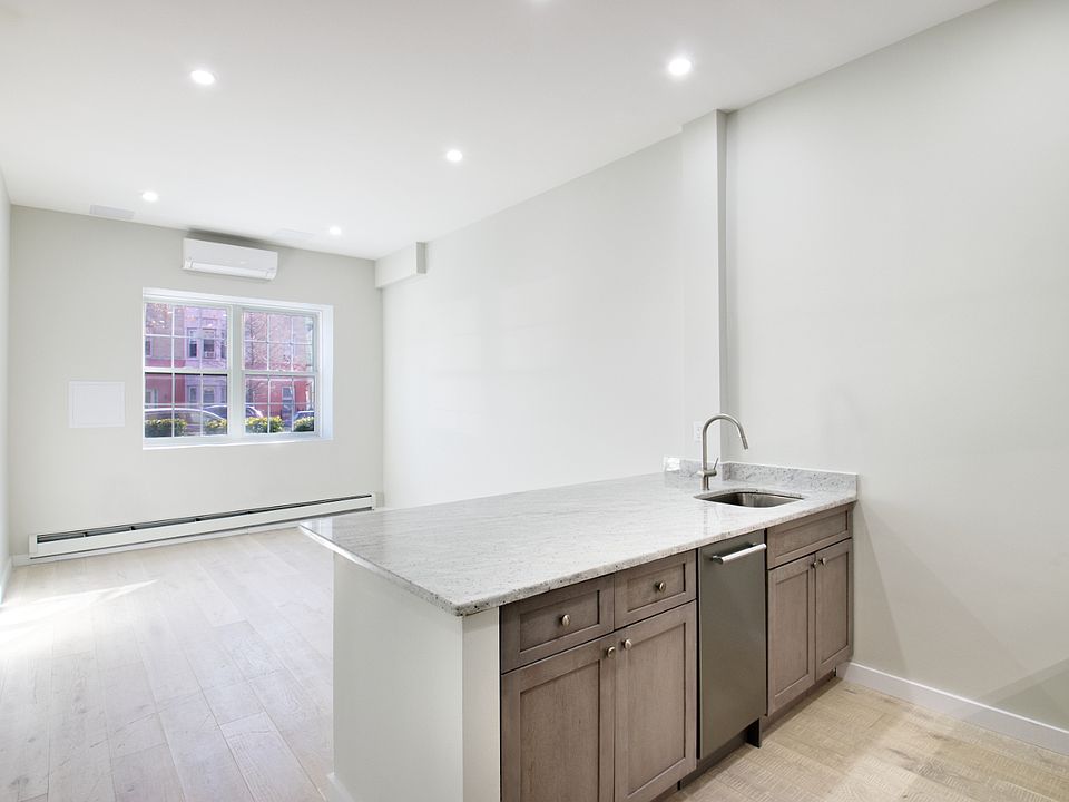 1st image of 829 Greenwood Ave APT 1F