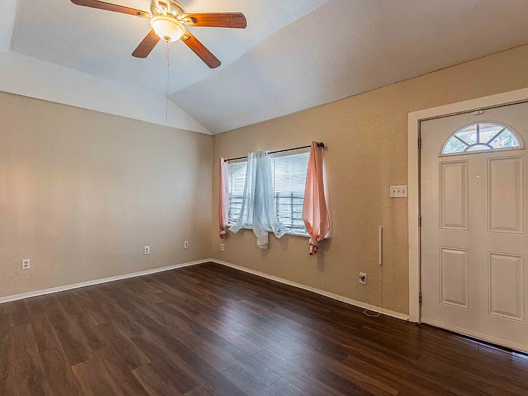 120 Nelson Ave — Photo 6